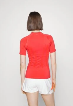 Performance T-Shirt Seamless - T-Shirt Basique - Red -Magasin De Vêtements De Mode Even&Odd bee4c88b85d0434da7932c7bc3b89171 scaled