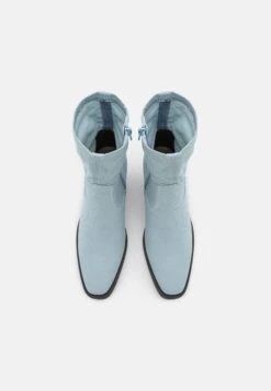 Even&Odd Bottines - Light Blue -Magasin De Vêtements De Mode Even&Odd c57d8aa763f443e9a26a5ad690a06c44 scaled