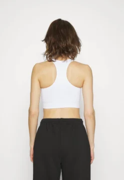 Brassières De Sport À Maintien Normal - White -Magasin De Vêtements De Mode Even&Odd c7f155aa3f2b467393369ad33dd1174b scaled