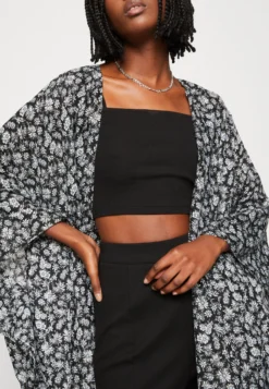 Even&Odd Daisy - Veste Légère - Black -Magasin De Vêtements De Mode Even&Odd ca356ecd44e74a6ab551af98717ad8a0 scaled