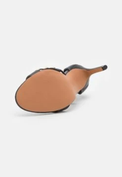 Even&Odd Sandales - Black -Magasin De Vêtements De Mode Even&Odd cbe232e5767c4e6d83d47a2342cde781 scaled