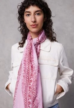 Even&Odd Écharpe - Pink/White -Magasin De Vêtements De Mode Even&Odd cf3694c86e8c488eaa06e74d484dafc4 scaled