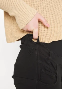 Even&Odd Jean Slim - Black Denim 18 Even&Odd Jean Slim - Black Denim -Magasin De Vêtements De Mode Even&Odd da555480217d4ffdb653ace086cc31eb scaled