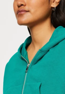 Even&Odd Sweat Zippé - Green 11 Even&Odd Sweat Zippé - Green -Magasin De Vêtements De Mode Even&Odd e48a82e3be2d42088dd688e96ec14362 scaled