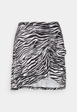 Even&Odd Minijupe - Black/White 10 Even&Odd Minijupe - Black/White -Magasin De Vêtements De Mode Even&Odd e7ef7ba9d92341f59ac974d4e9c046f8 scaled