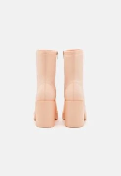 Even&Odd Bottines À Talons Hauts - Pink -Magasin De Vêtements De Mode Even&Odd f22e23f3527c4d68ae40bdc19a70f1bb scaled