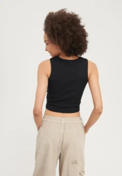 Even&Odd Débardeur - Black -Magasin De Vêtements De Mode Even&Odd f8b959d6262e41308e75e6d2851eb1af scaled