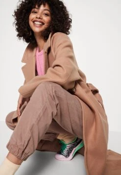 Even&Odd Manteau Classique - Camel -Magasin De Vêtements De Mode Even&Odd fd1b5f5a480e4c42a1d1ca2086a84636 scaled