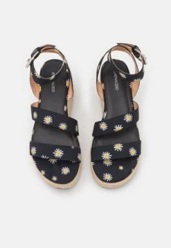 Even&Odd Sandales À Plateforme - Black -Magasin De Vêtements De Mode Even&Odd fd2279971d674565b7ae992001489d39 scaled