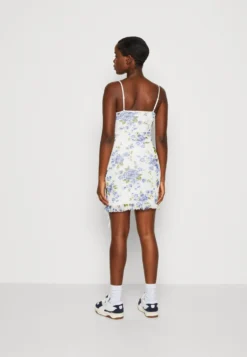 Even&Odd Robe Fourreau - White/Blue -Magasin De Vêtements De Mode Even&Odd fd8e378882bb4a5a8517c6ceee0078d3 scaled